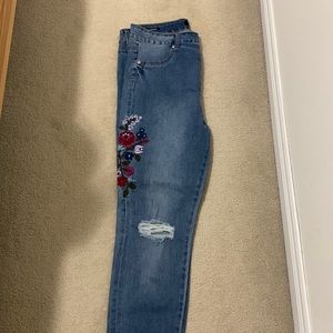 Bluenotes Jegging with pretty flower stitch